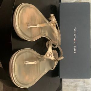 Gold I’m between the toe sandals